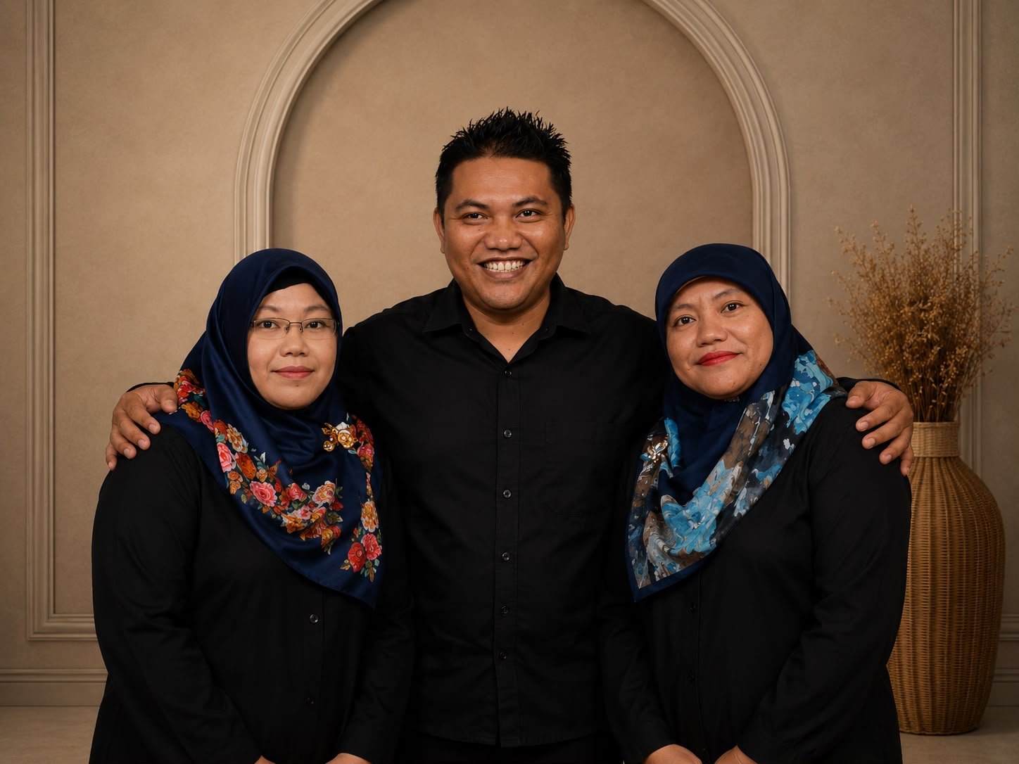 Tiga pendiri Yayasan Bakti Keluarga Armanis